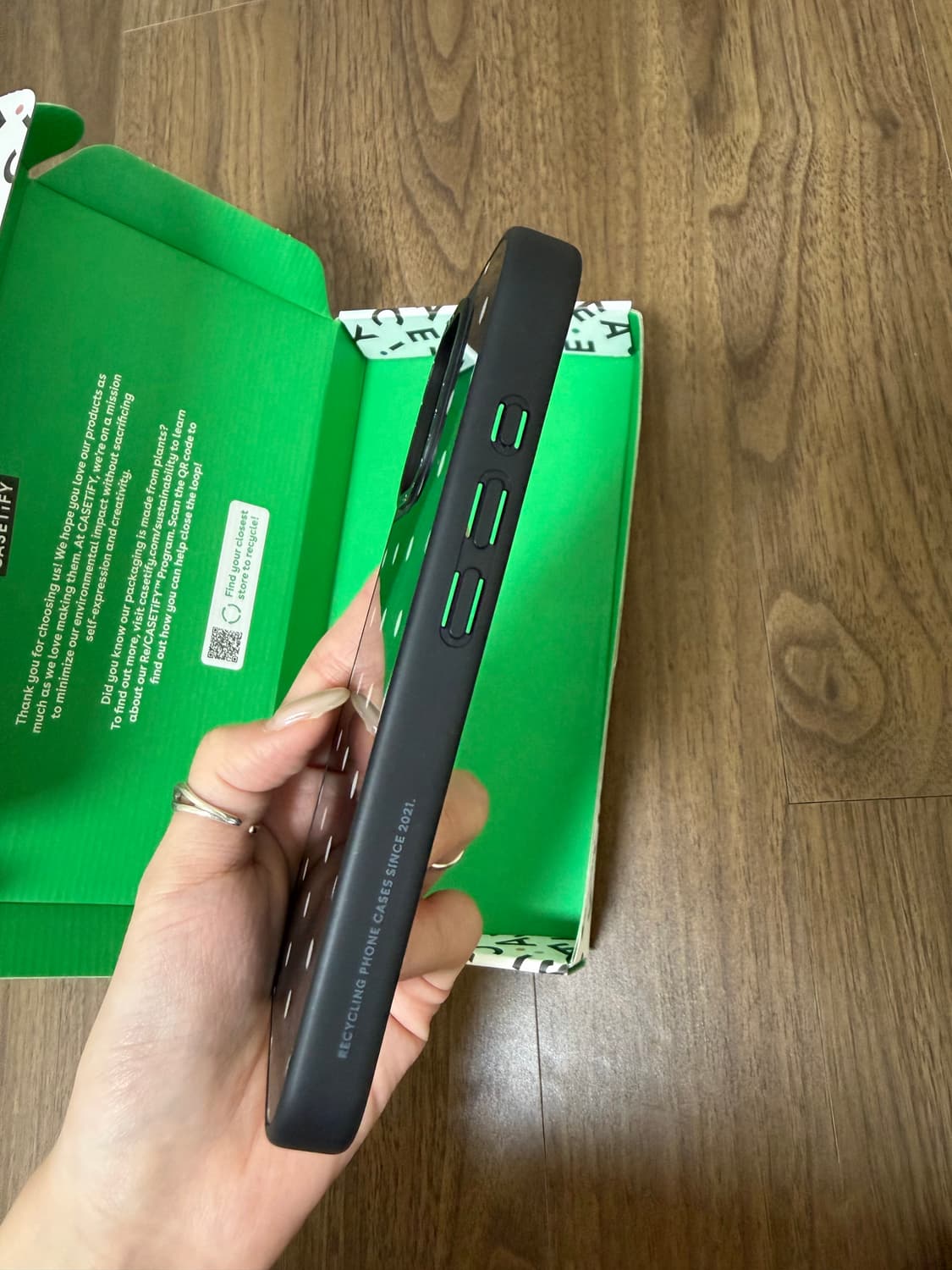 케이스티파이 블랙 도트 케이스 아이폰17 상품이미지4