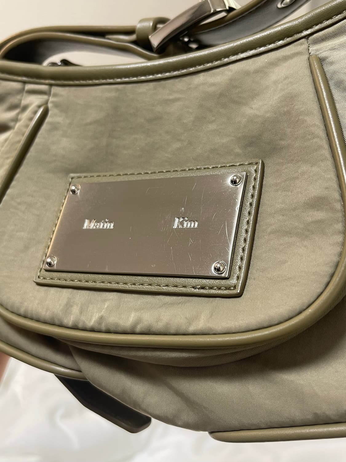 마뗑킴 마들렌 라운드 백 카키 상품이미지6