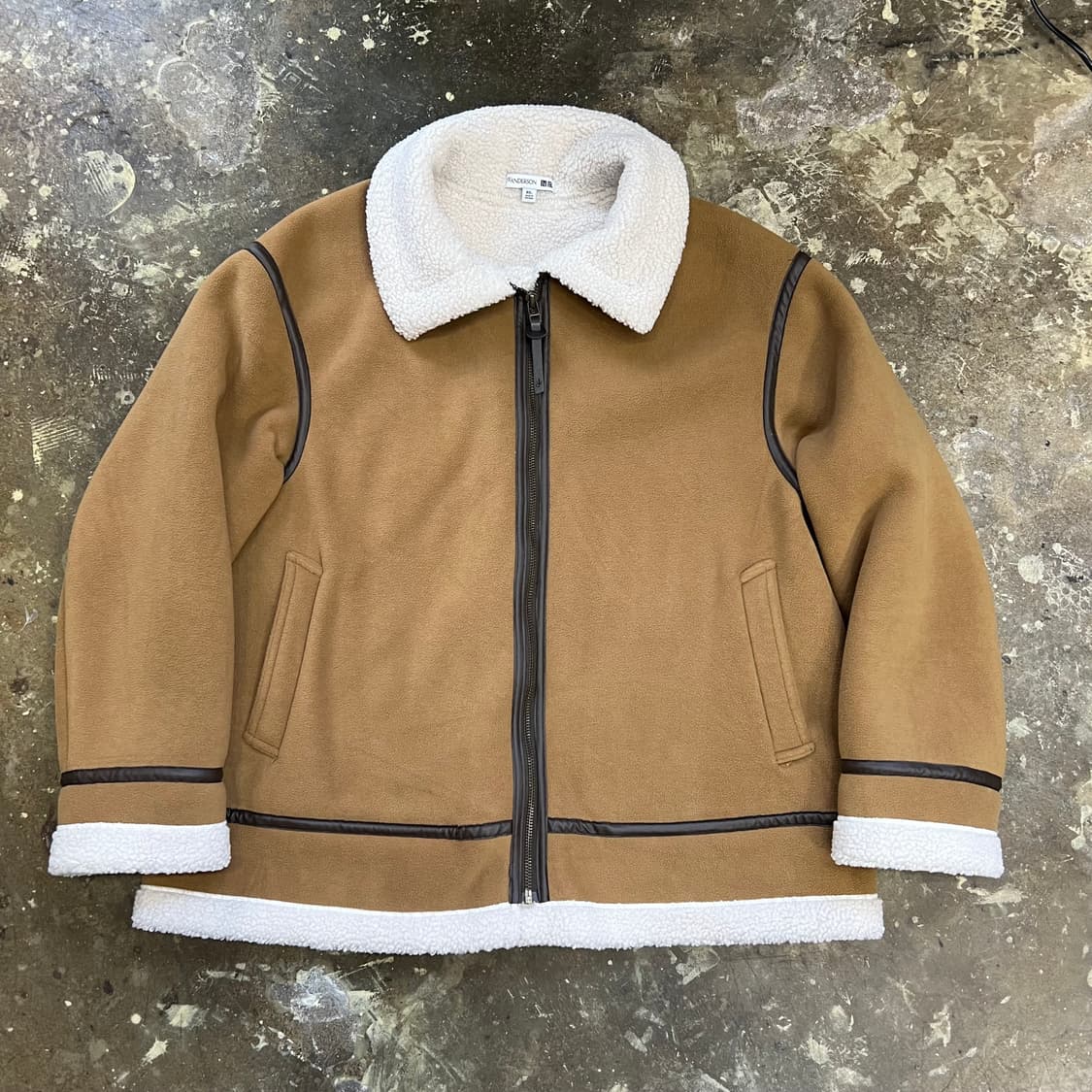 100) 유니클로 X JW앤더슨 콜라보 무스탕 자켓 상품이미지1