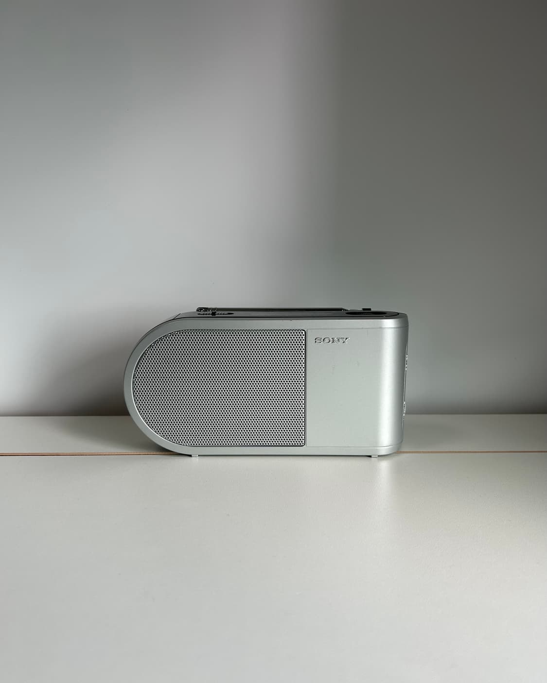 SONY ICF‑304 빈티지 라디오 상품이미지1