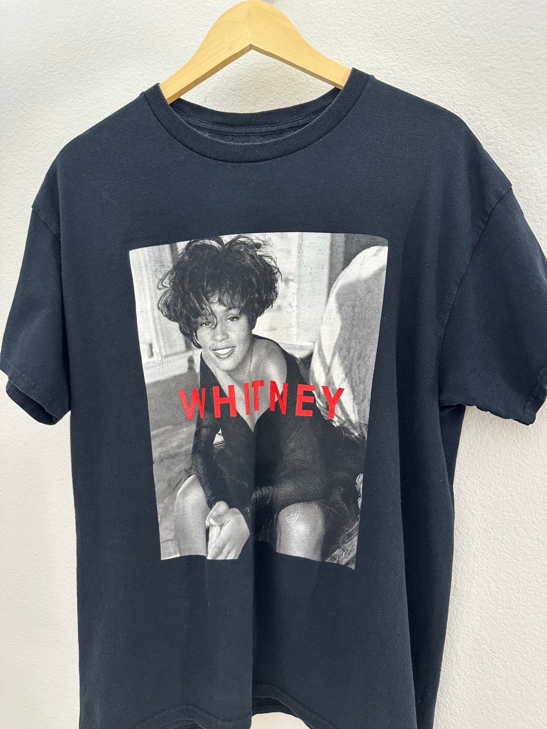 휘트니 휴스턴 Whitney Houston 오피셜 그래픽 티셔츠 상품이미지1