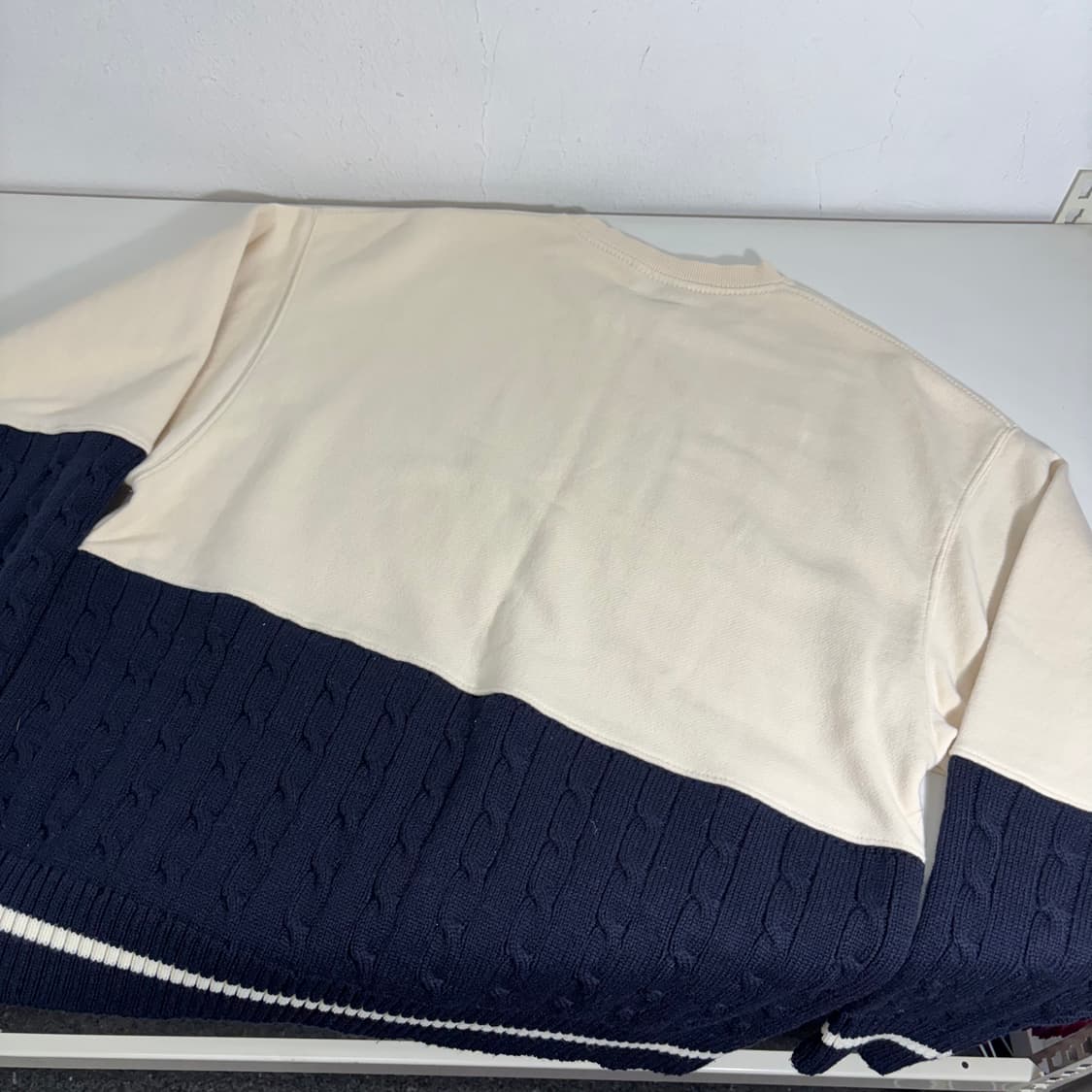 M 100 로맨틱크라운 아이보리 니트배색 맨투맨 상품이미지3