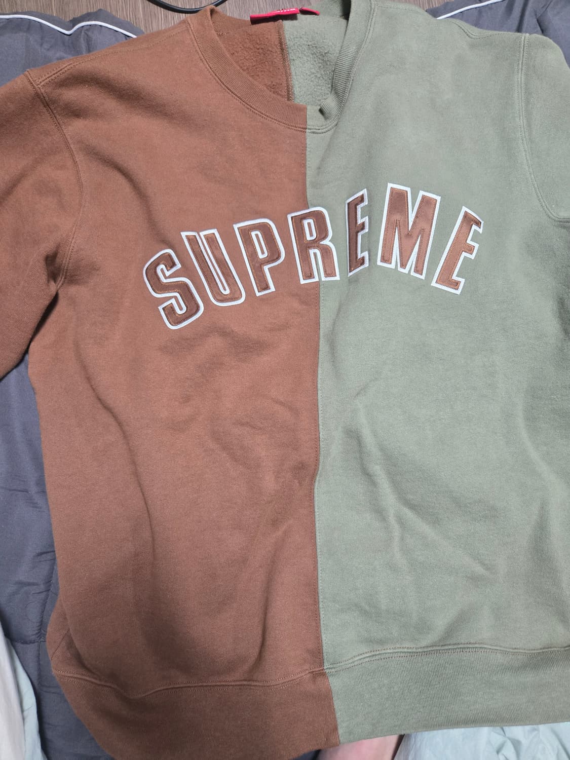 슈프림 스플릿 크루넥 맨투맨 상품이미지1