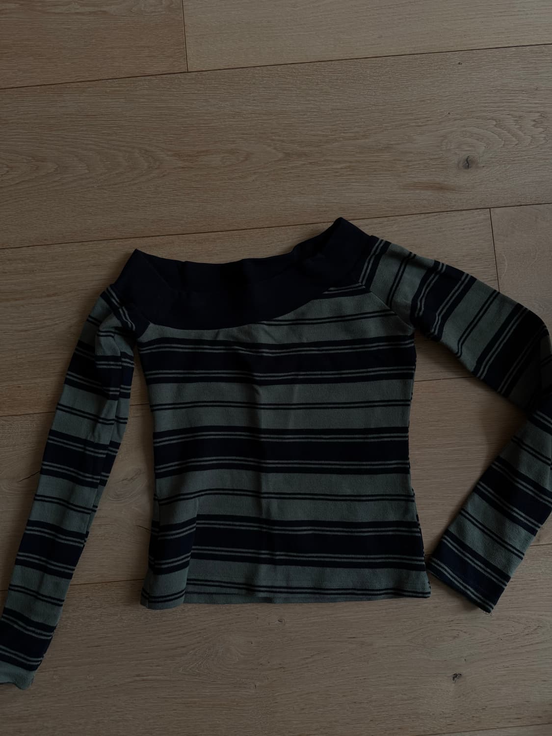 밀로 원숄더 스트라이프 티셔츠 상품이미지1