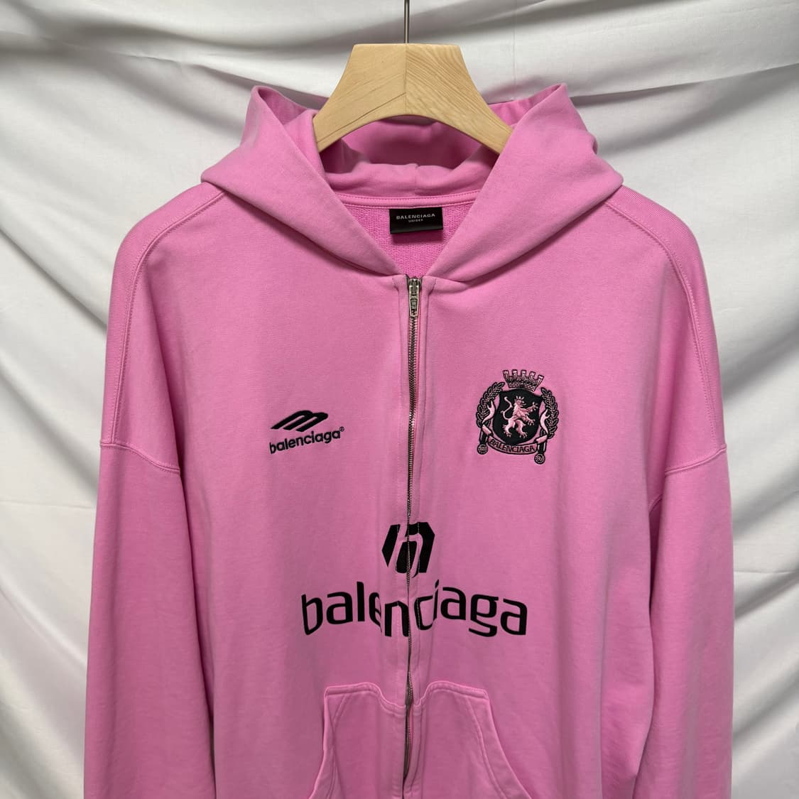 [S+급/L] 23FW 발렌시아가 사커 시리즈 후드집업 핑크 상품이미지2