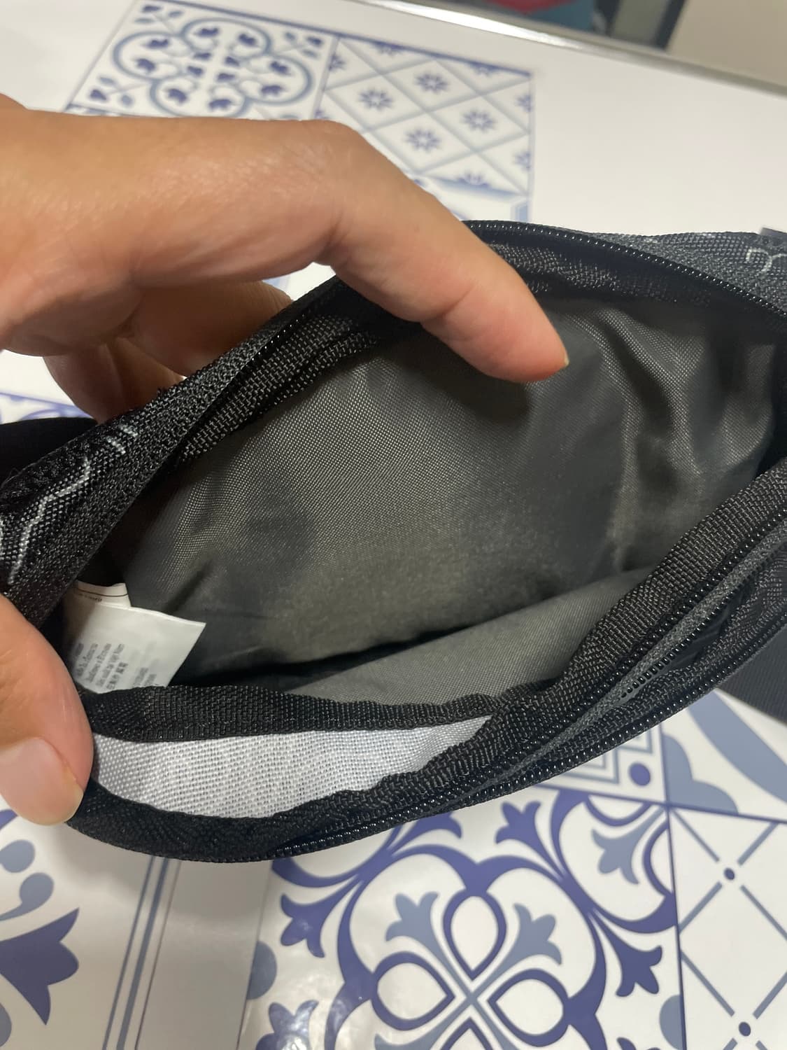 카부 KAVU 블랙 패턴 등고선 힙색 샤코슈 상품이미지3