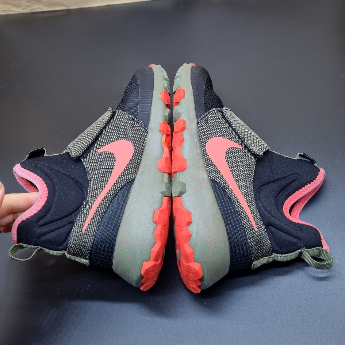 나이키 로쉬원 트레일 미드225 상품이미지5