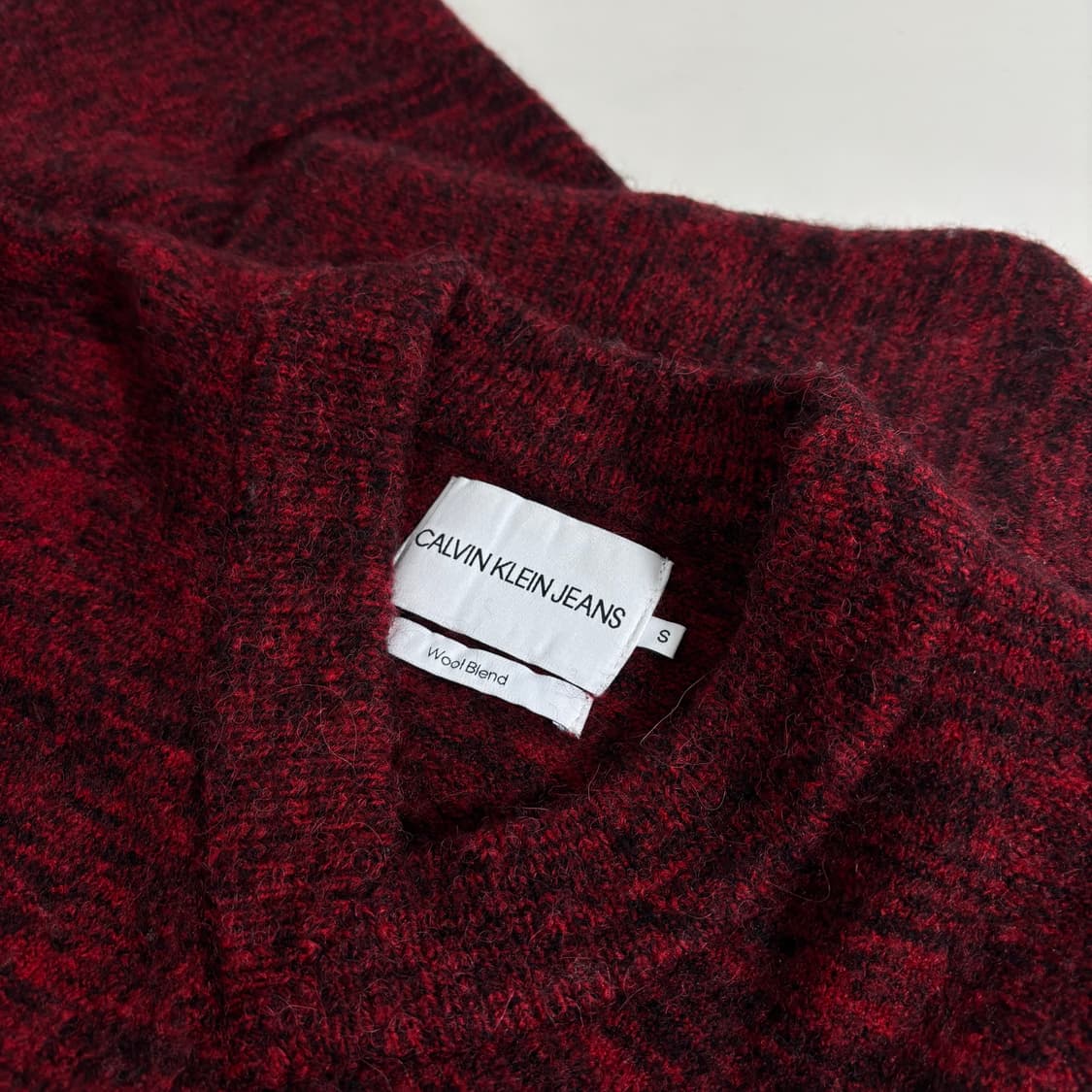 S 95 캘빈클라인 CK 다크레드 브이넥니트 상품이미지4