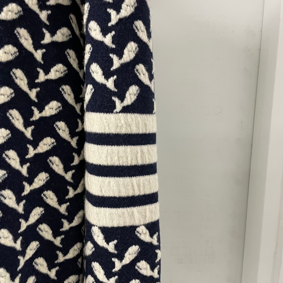 톰브라운 고래 사선 완장 니트 2 상품이미지4