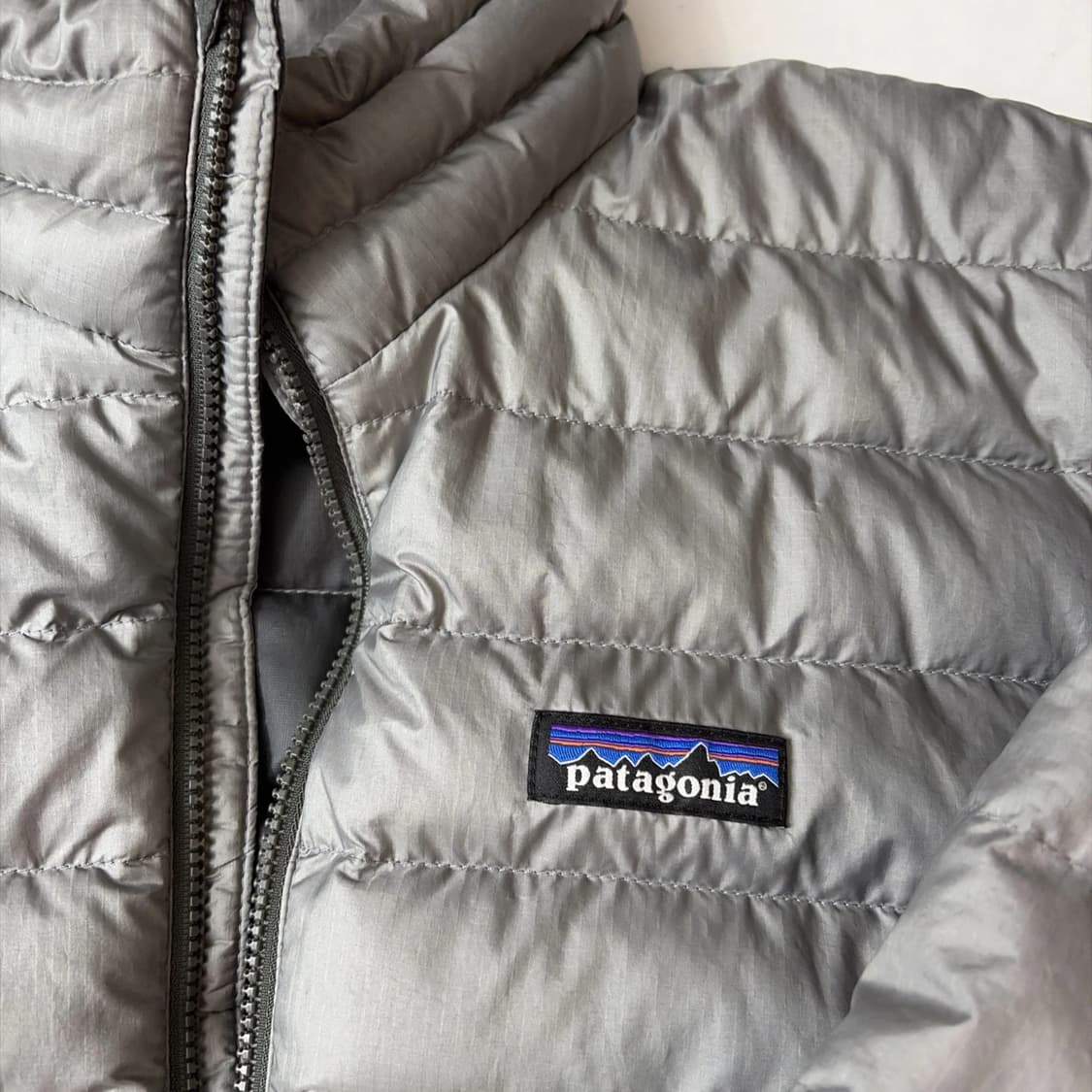 파타고니아 경량패딩 그레이 상품이미지2