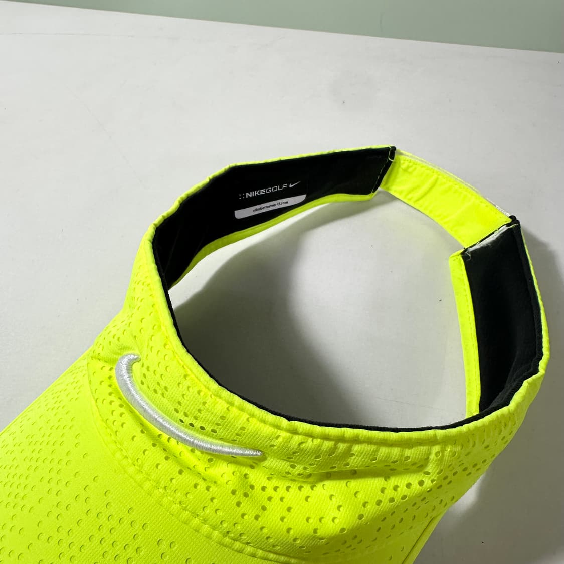 우먼OS 나이키골프 스우시로고 폴리 형광 골프썬캡 상품이미지1