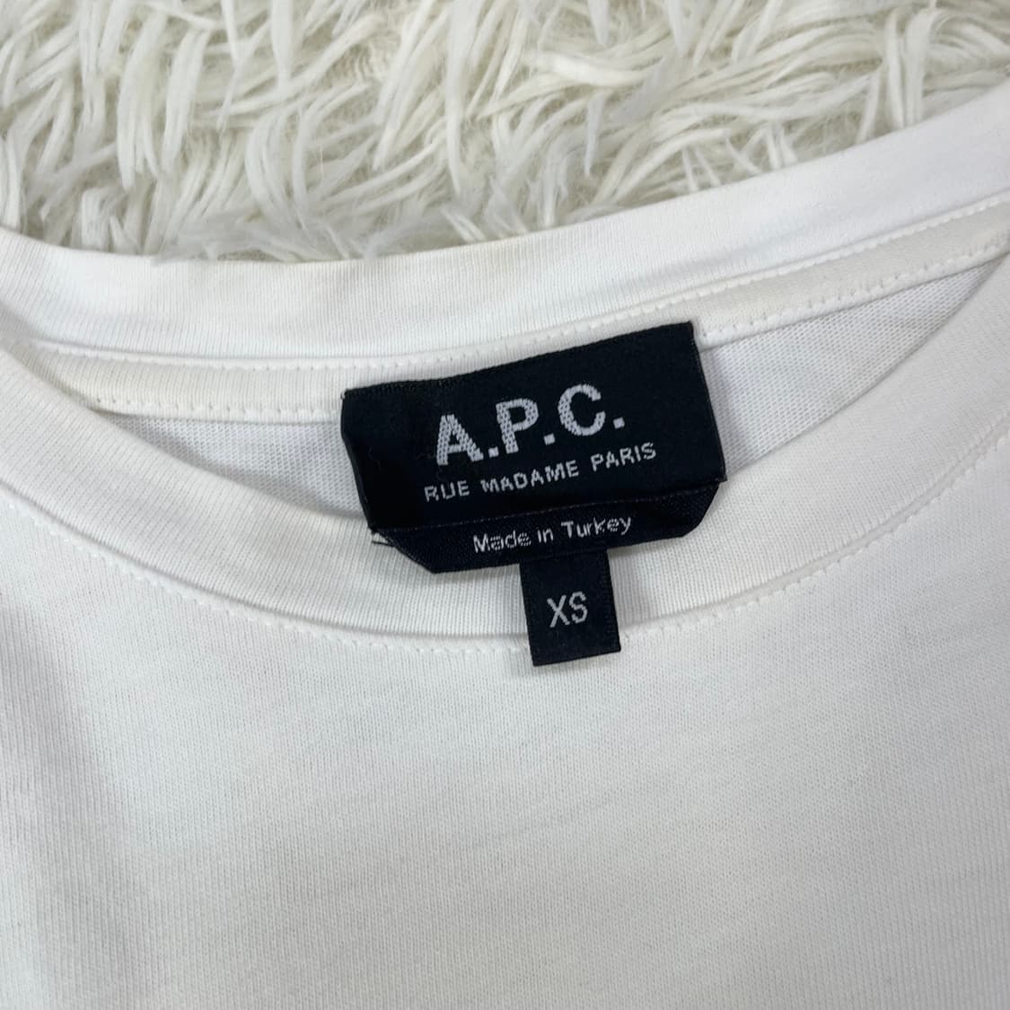 아페쎄 A.P.C 스펠 로고 반팔티 화이트 상품이미지3