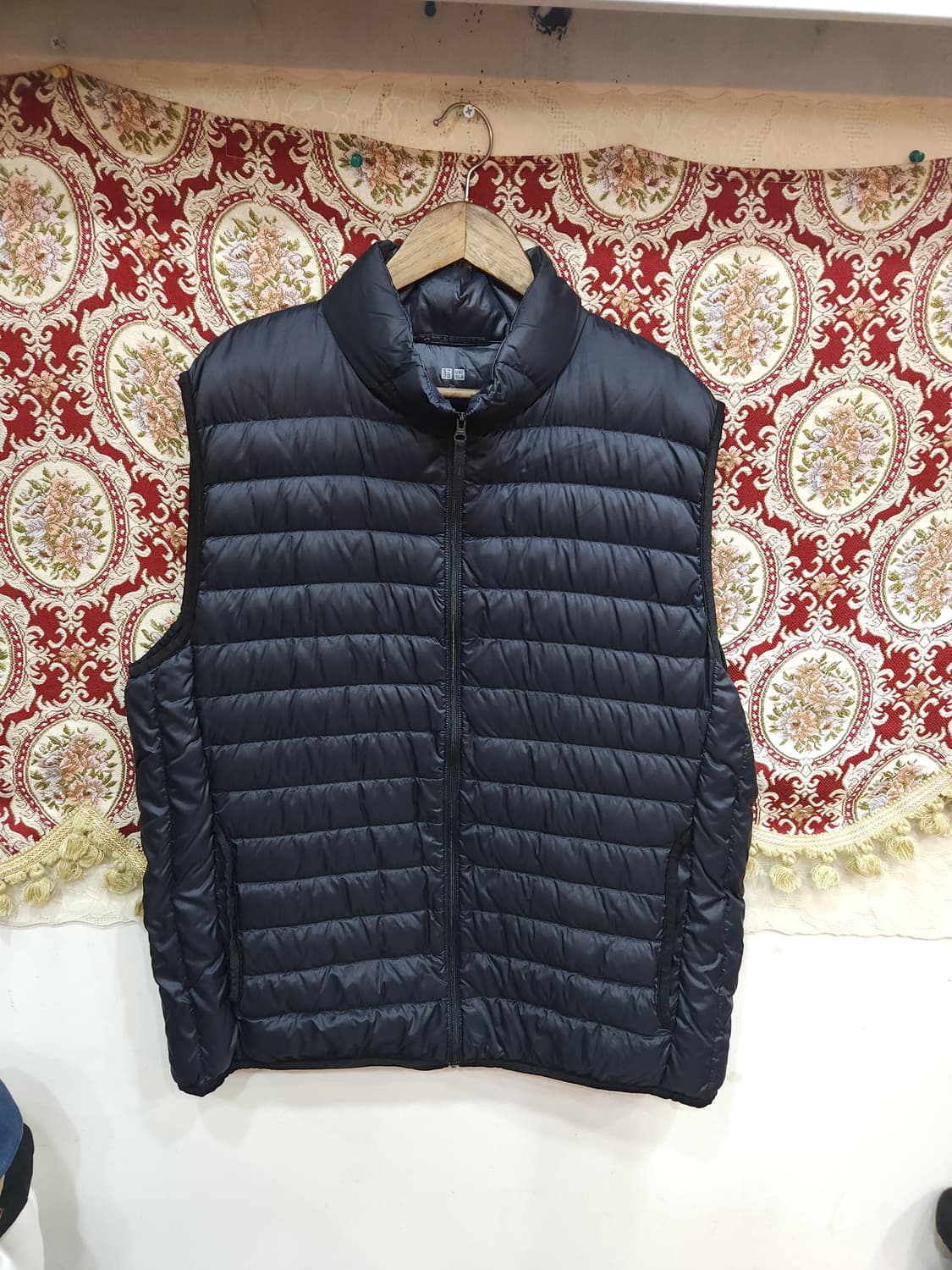 유니클로 오리털 경량 패딩 조끼
​
 상품이미지2