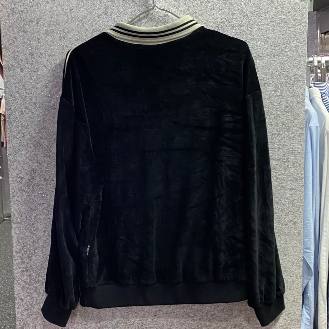 스컬프터 자수 빅로고 벨벳 카라 맨투맨 B3089 상품이미지3