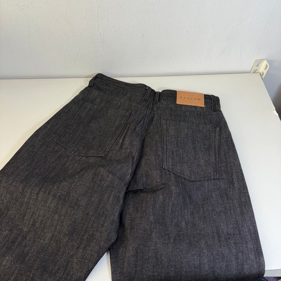 M-L 비슬로우 하이웨스트 투턱 와이드핏 셀비지 데님팬츠 상품이미지4