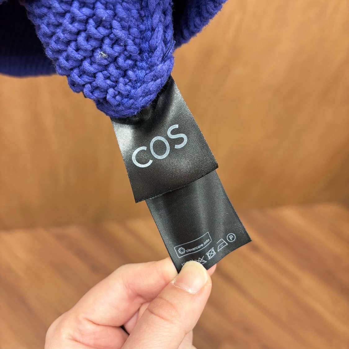 코스 니트 베스트 케이블 니팅 씨드 스티치 골지 마감 디테일 블루 상품이미지7