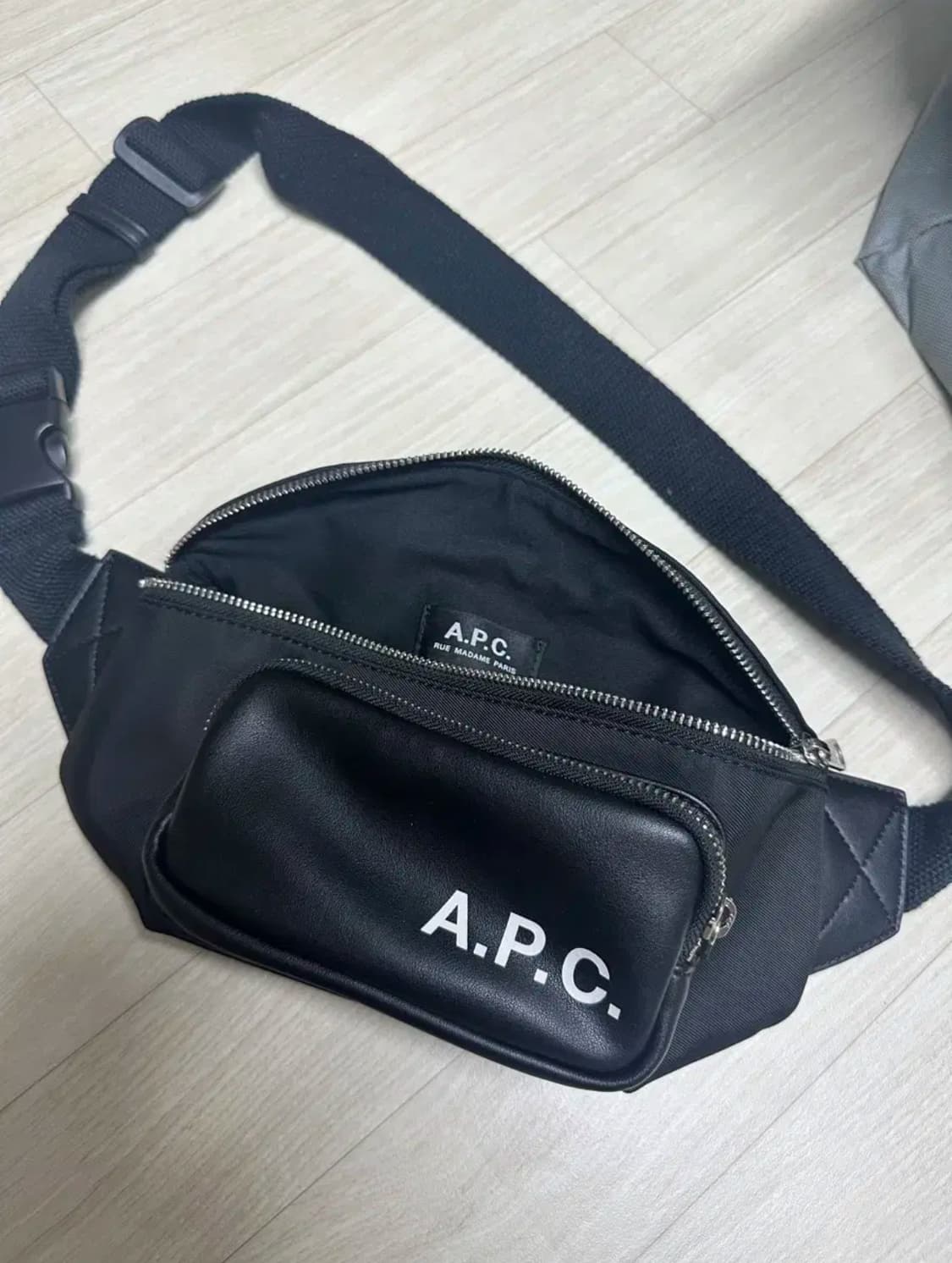 아페쎄 A.P.C 힙색  상품이미지1