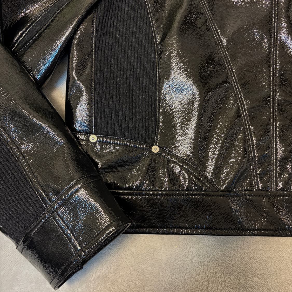 INSILENCE 패널드 비건 레더 점퍼 상품이미지3