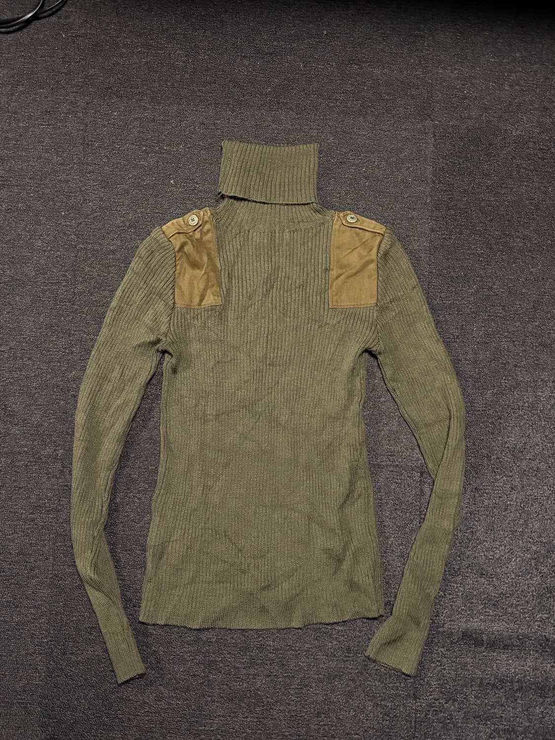 Military button shoulde turtle neck knit 상품이미지3