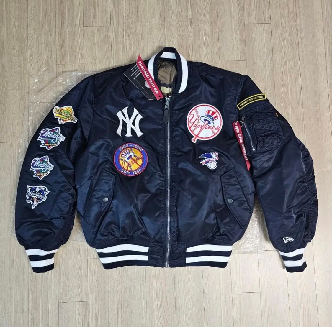 XL 새제품) 뉴에라 양키스 X 알파 인더스트리 MA-1 봄버 패딩 양면 상품이미지1
