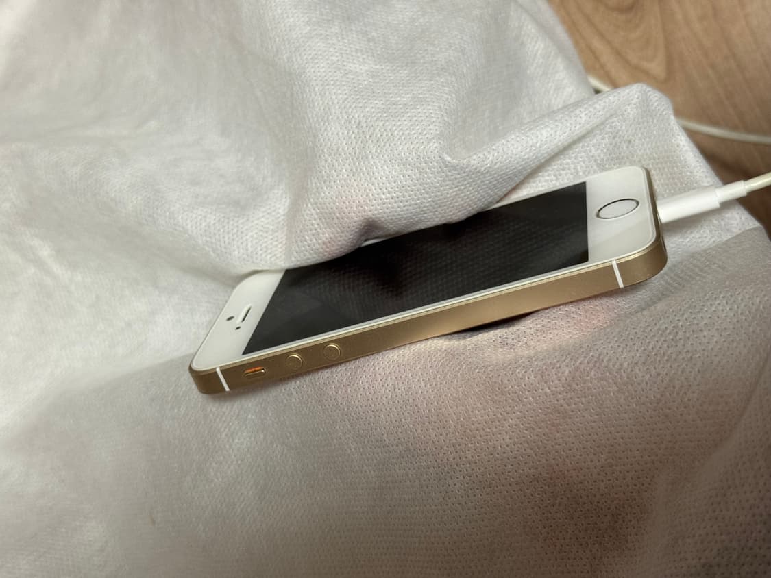 아이폰SE 128기가 골드 상품이미지3