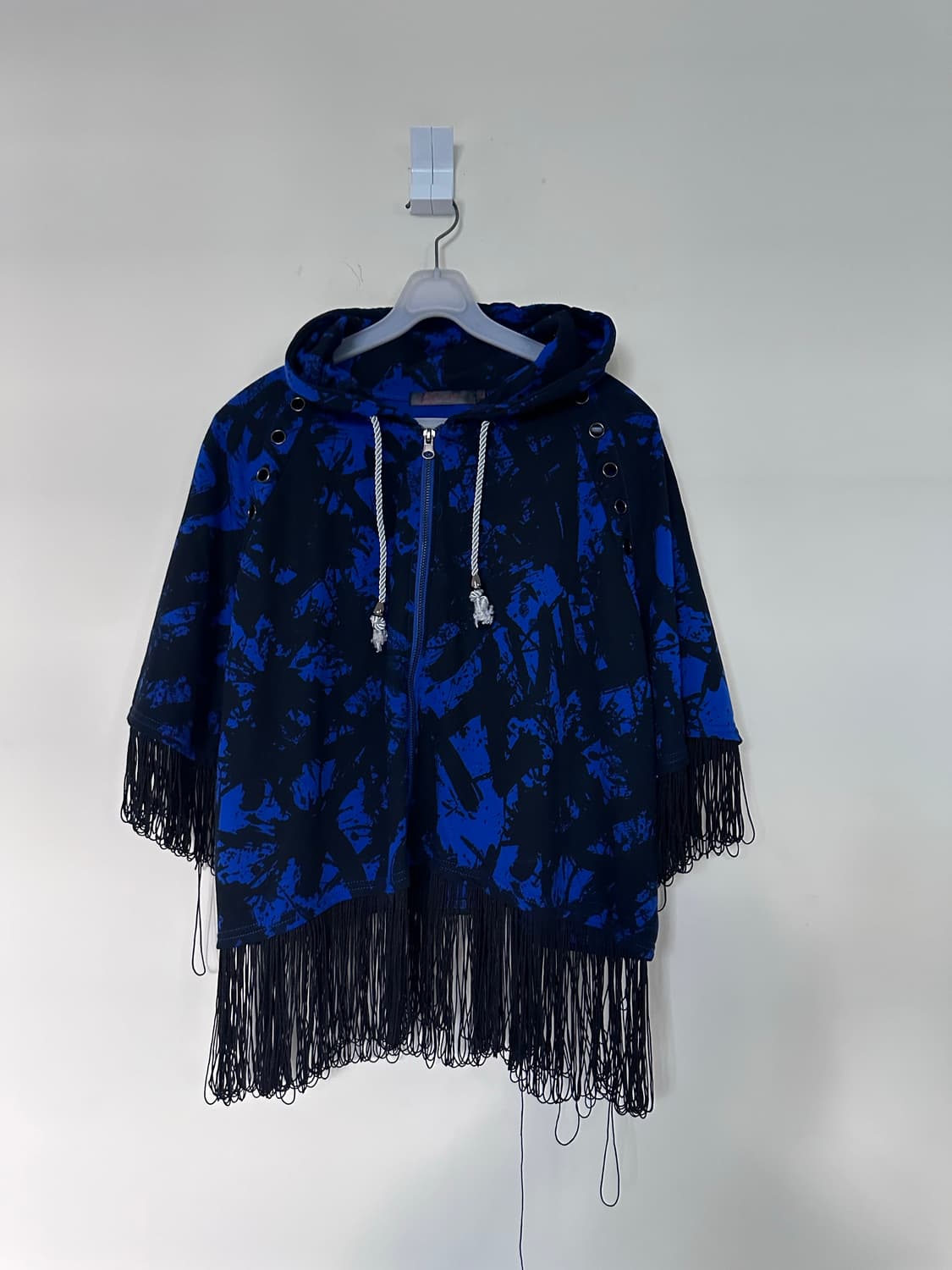 tassel detail hood zip-up 상품이미지3