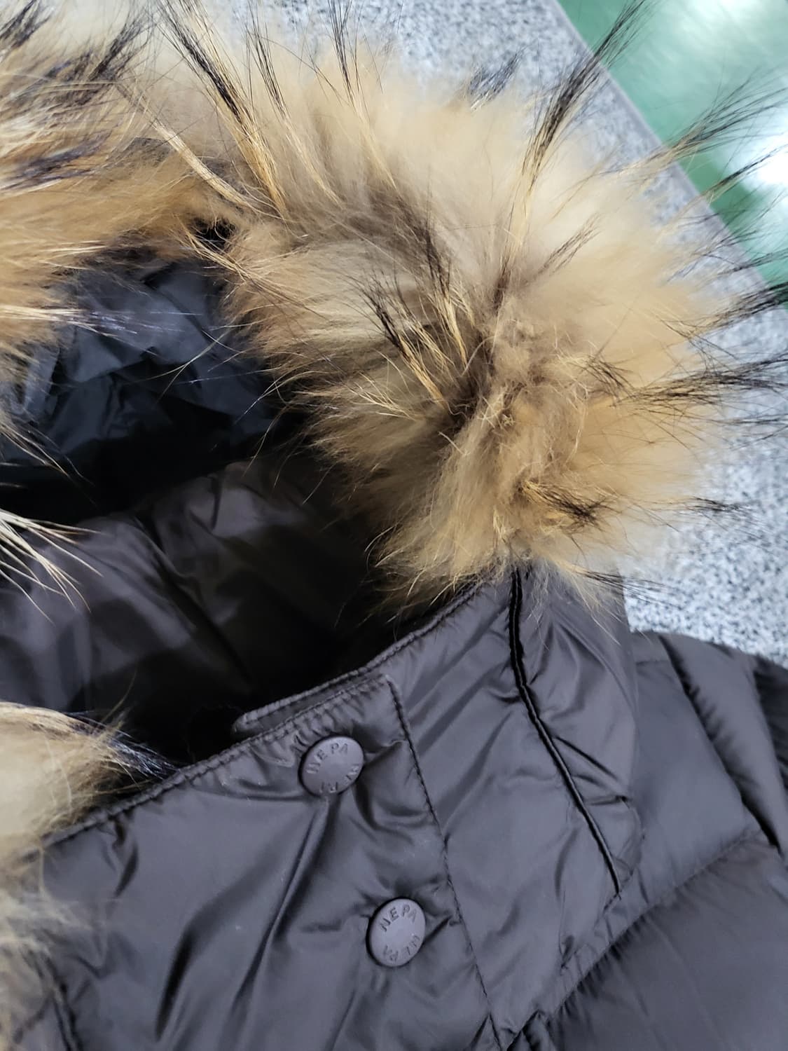 네파 여성 롱패딩 (거위솜털 90 / 깃털 10, 라쿤 퍼 후드) 상품이미지4