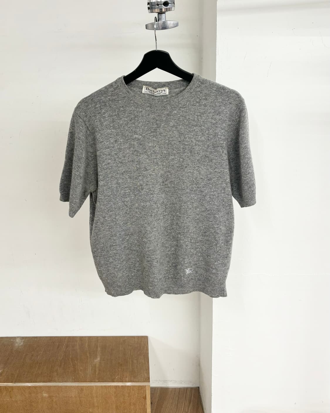버버리 그레이 크루넥 반소매 니트 상품이미지1