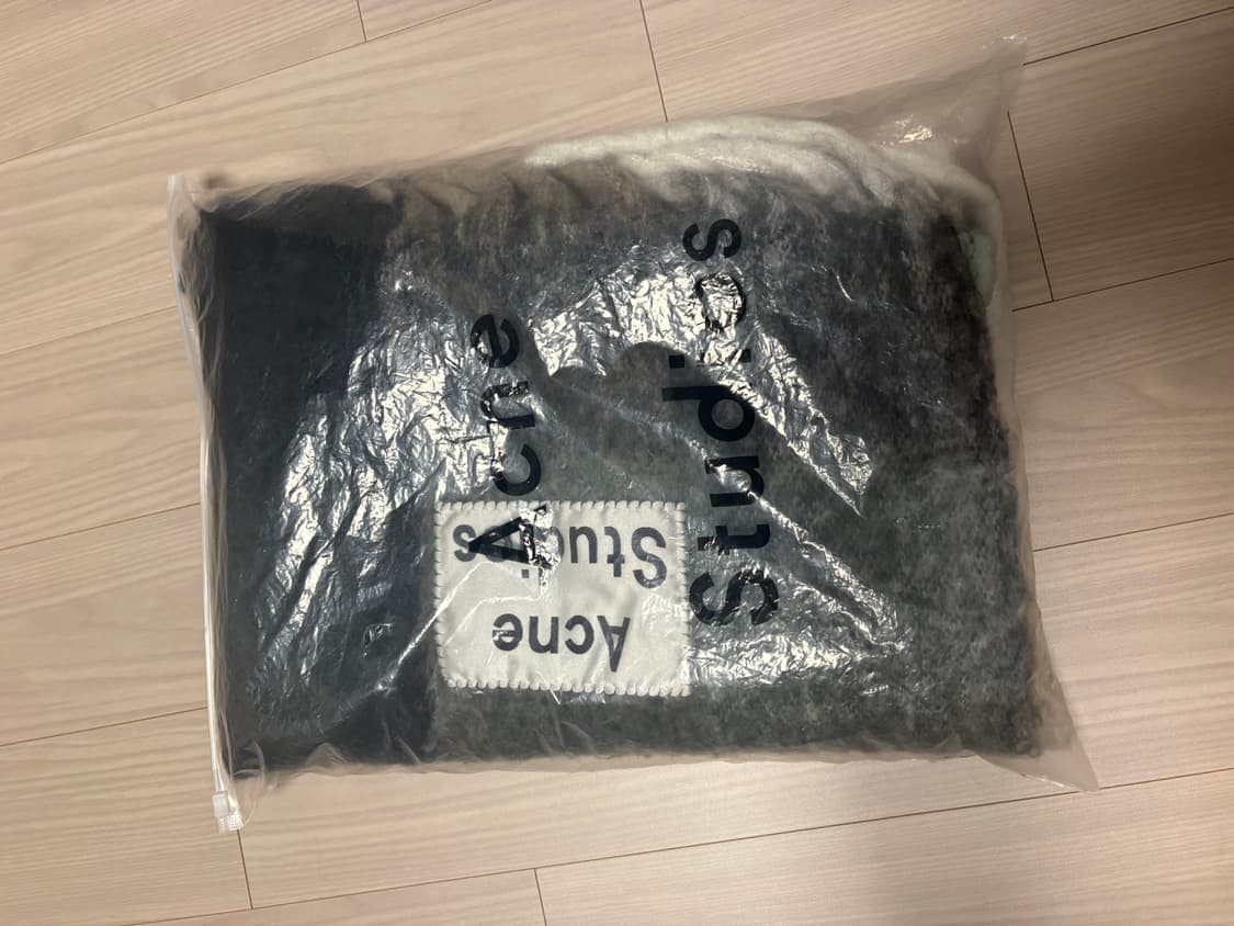 아크네스튜디오 머플러 상품이미지1