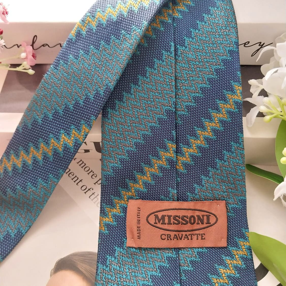 미쏘니 실크 청녹색 지그재그 패턴 넥타이 9.4cm A+등급 K1830
 상품이미지6