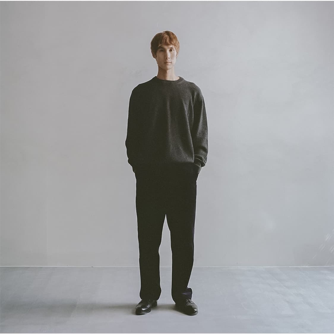 [XL] 가지록 브러쉬드 캐시미어 크루넥 스웨터 차콜 상품이미지1