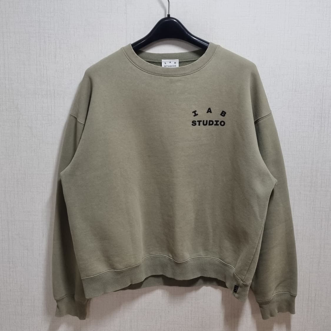 ( L ) 아이앱 스튜디오 맨투맨 카키 상품이미지1