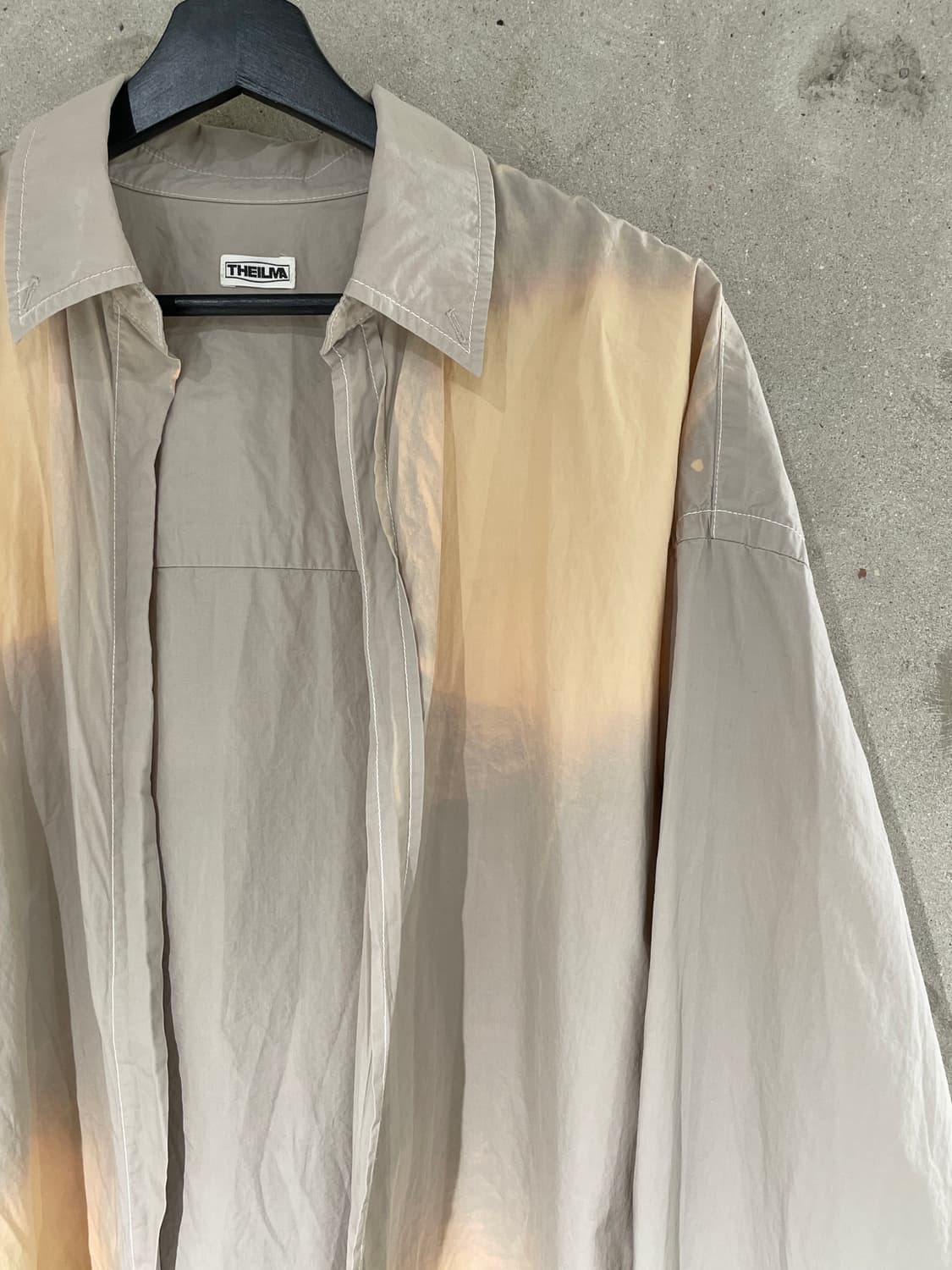 더 일마 라이트 카키 그라디언트 워싱 논 버튼 오버 셔츠 상품이미지3