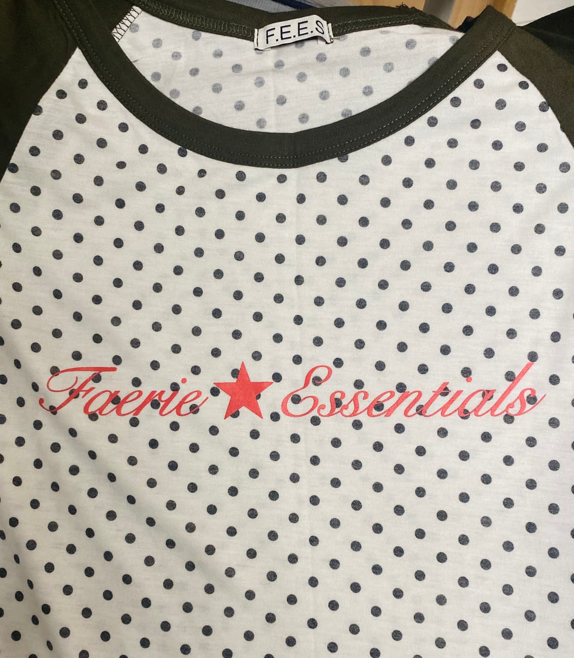 샵페어리 도트 레글런 슬리브탑 카키 상품이미지3