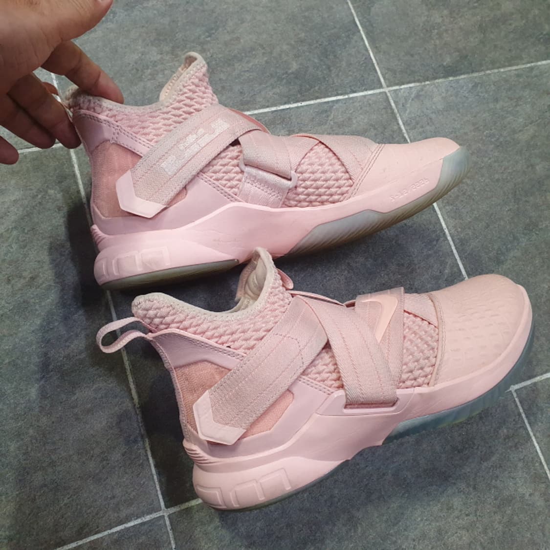 나이키 Nike 르브론 솔져 12 연분홍 AO 4054-900(260) 상품이미지3