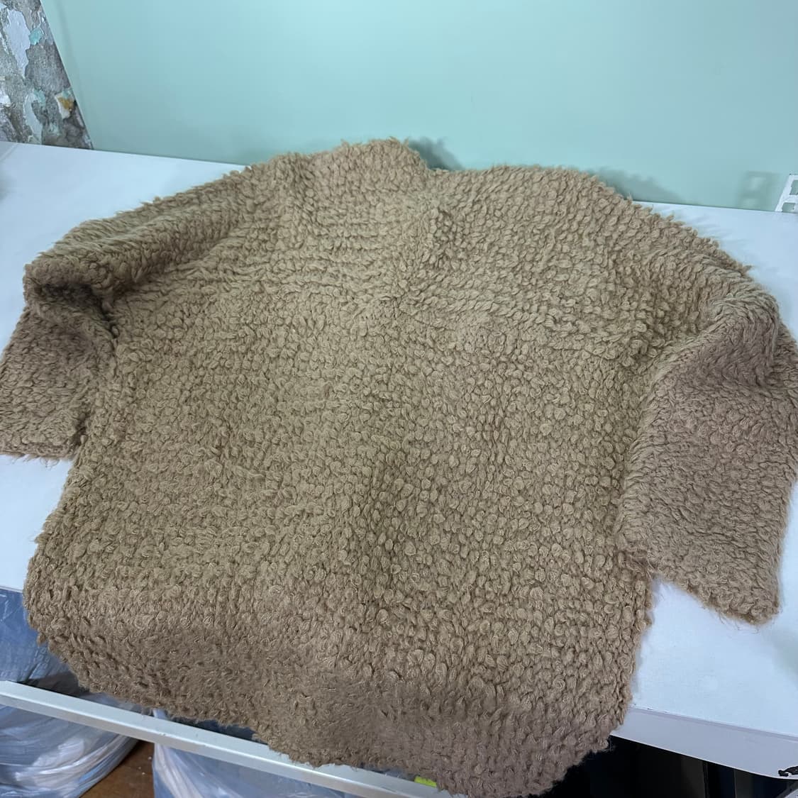 우먼OS PLAYGROUND P.MANSION 루즈오버핏 베이지 부클가디 상품이미지5