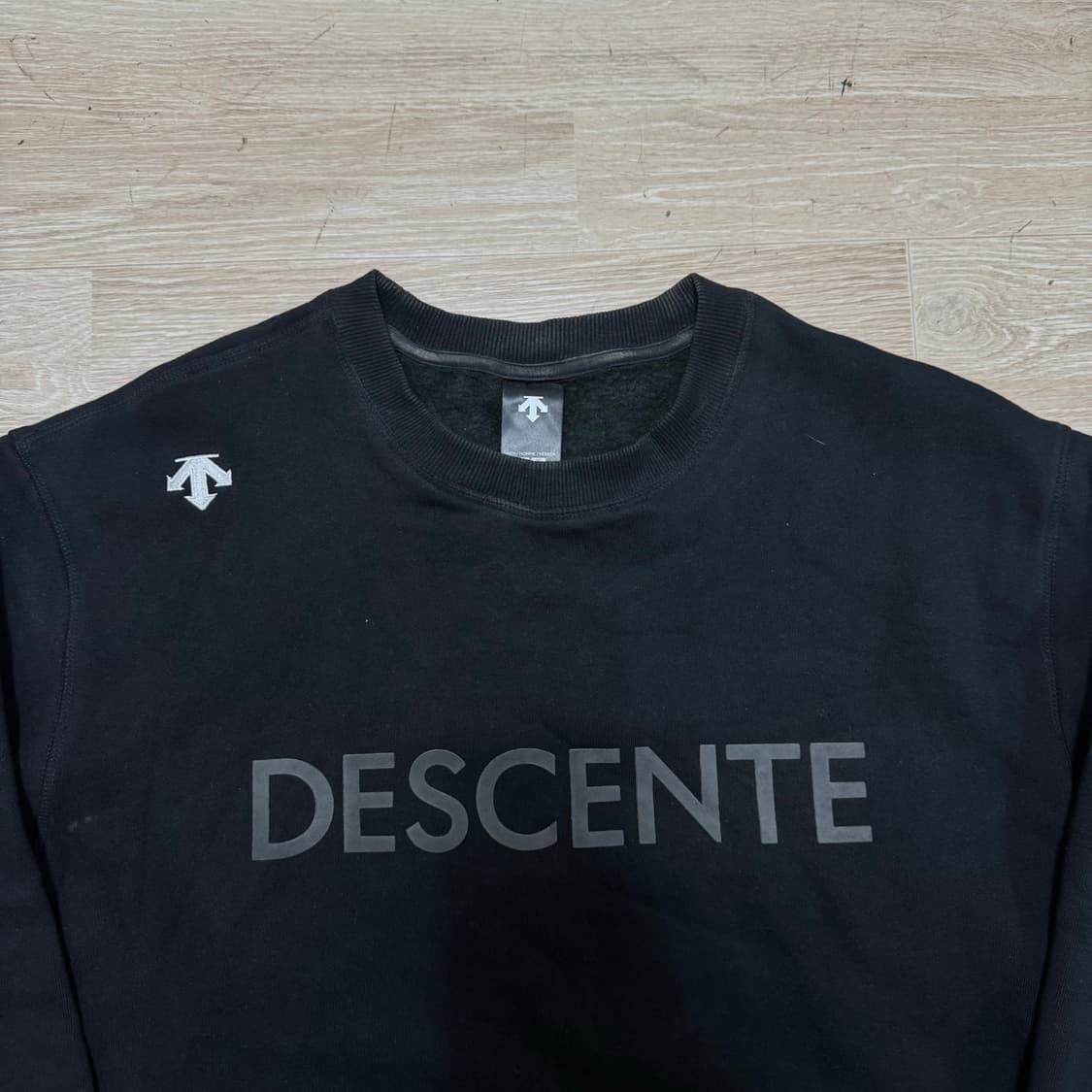 데상트 기모 맨투맨 상품이미지2