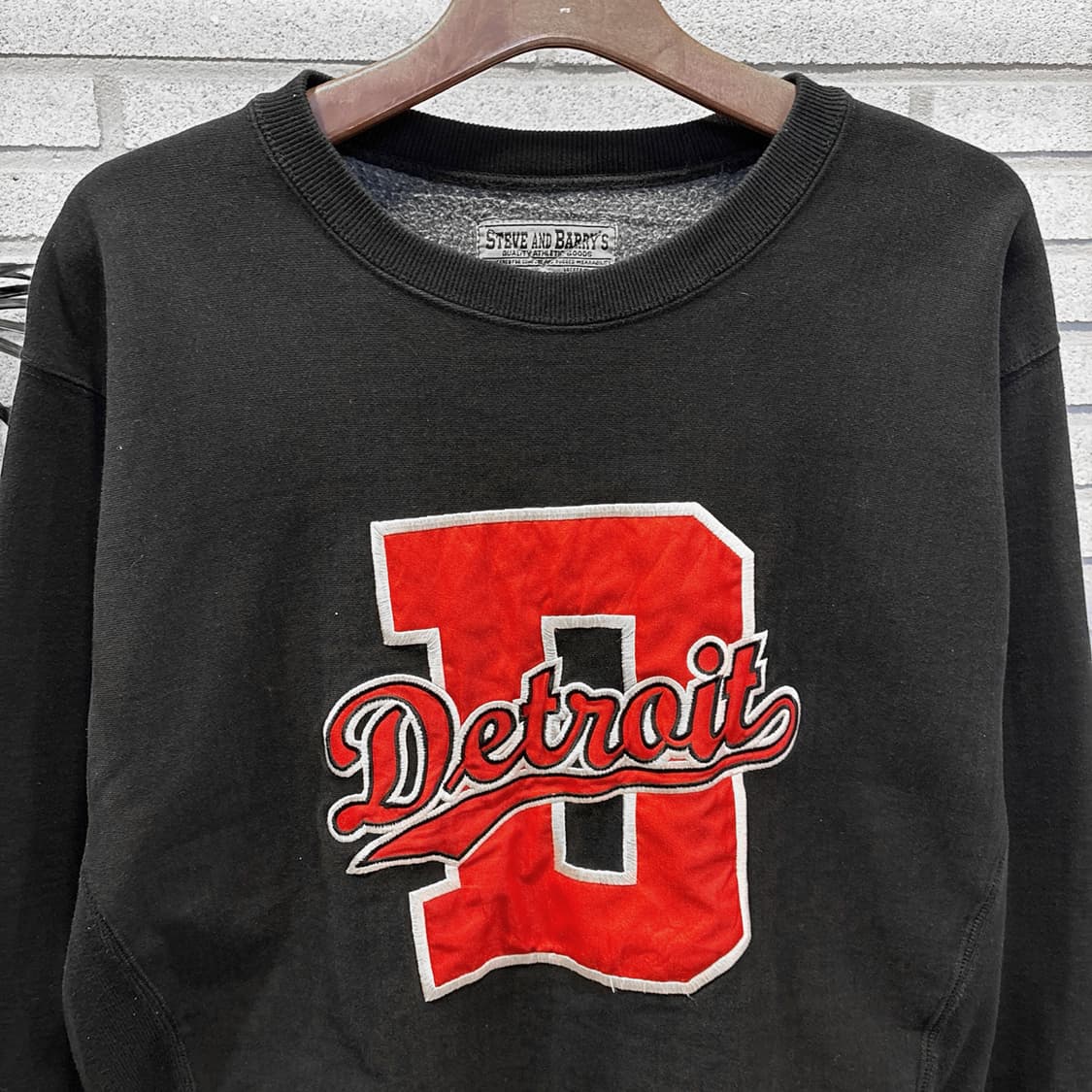 스티브앤베리스 NHL 헤비스웻셔츠 레드윙스 패치 디테일 블랙 상품이미지4