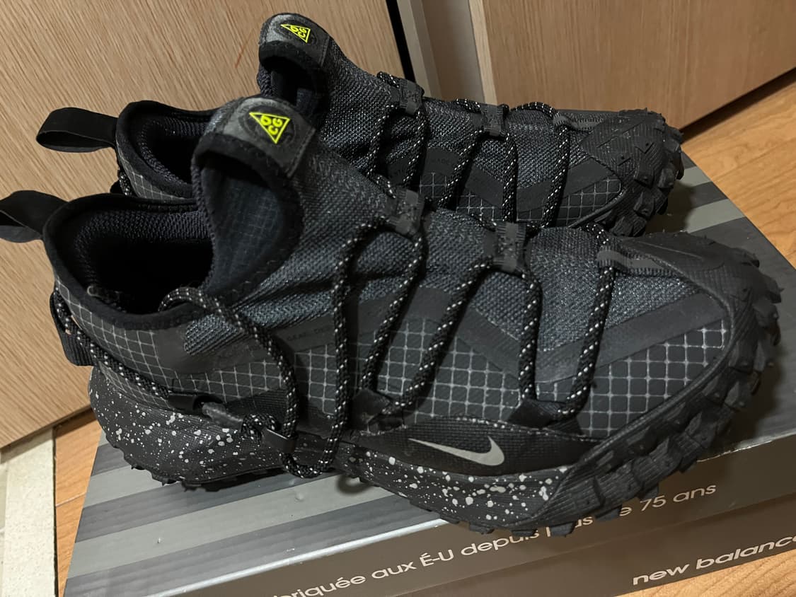 나이키 ACG 마운틴 플라이 로우 SE 다크 스모크 그레이 250팝니다 상품이미지3