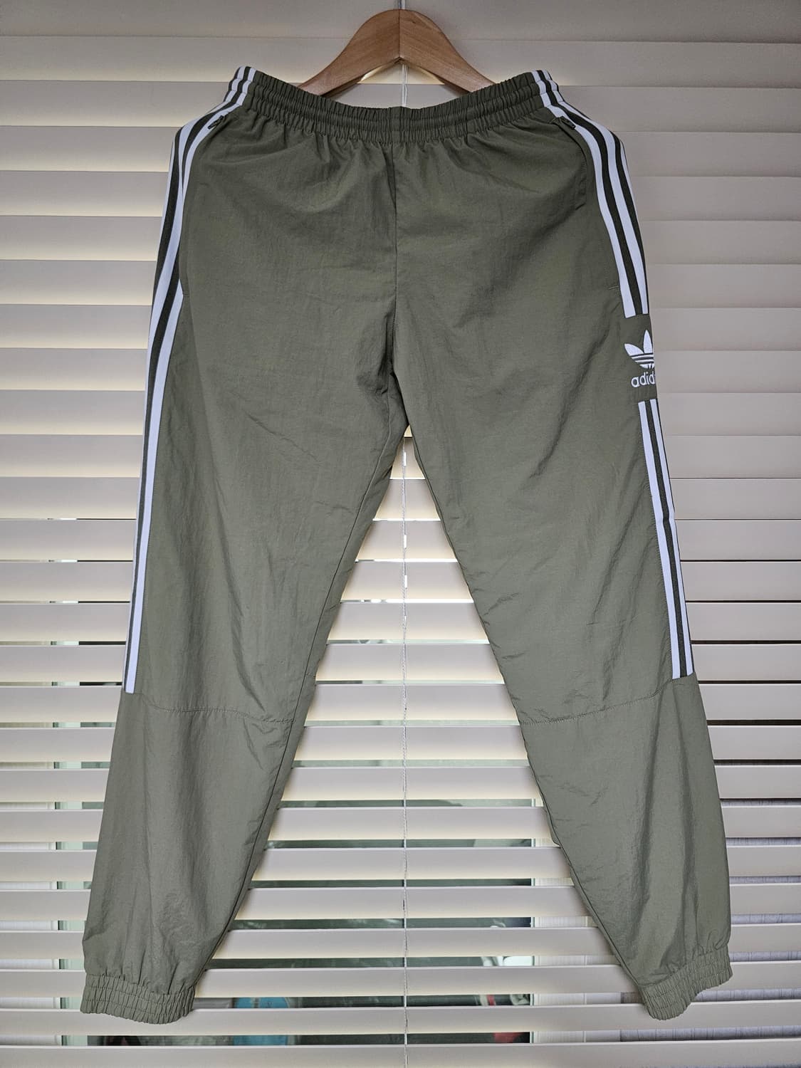 아디다스 아디컬러 클래식 락업 카키 트랙탑 셋업 L 상품이미지4