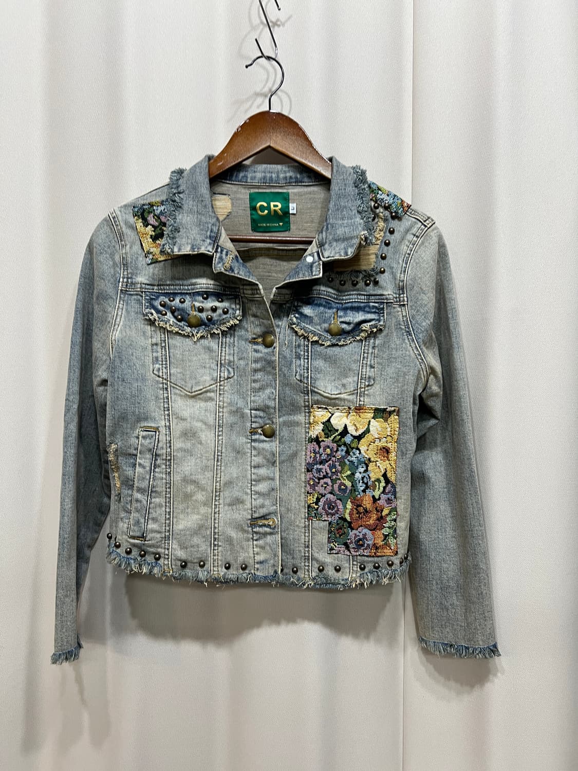 여성 웨스턴 스터드 패치 디테일 데님 자켓  상품이미지2