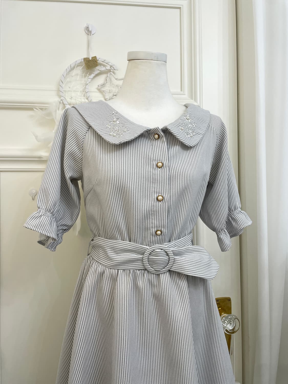 gray stripe collar rose embroidery midi 상품이미지5