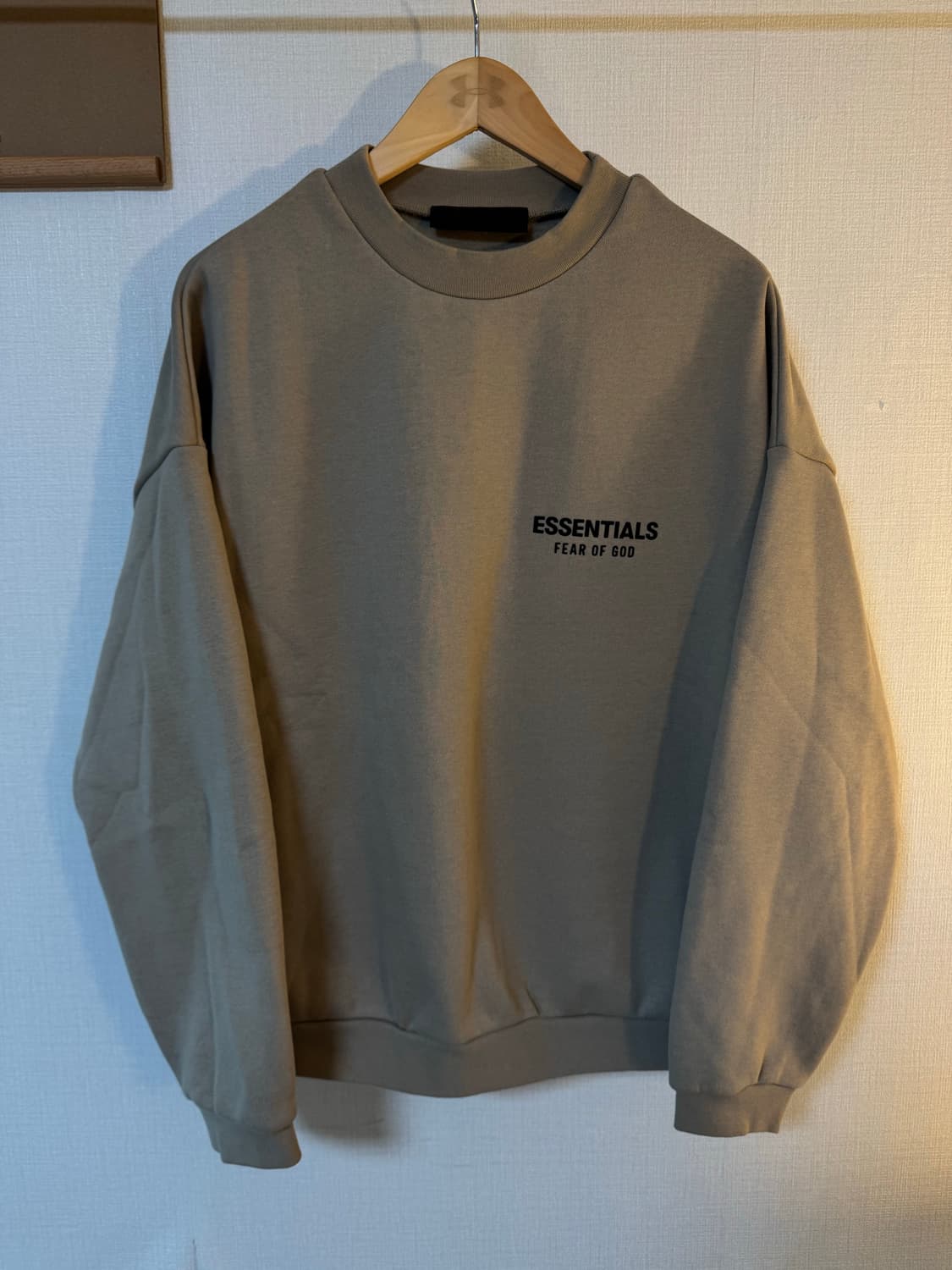 [S]에센셜 피어오브갓 크루넥 데저트 샌드 맨투맨 24FW 상품이미지1