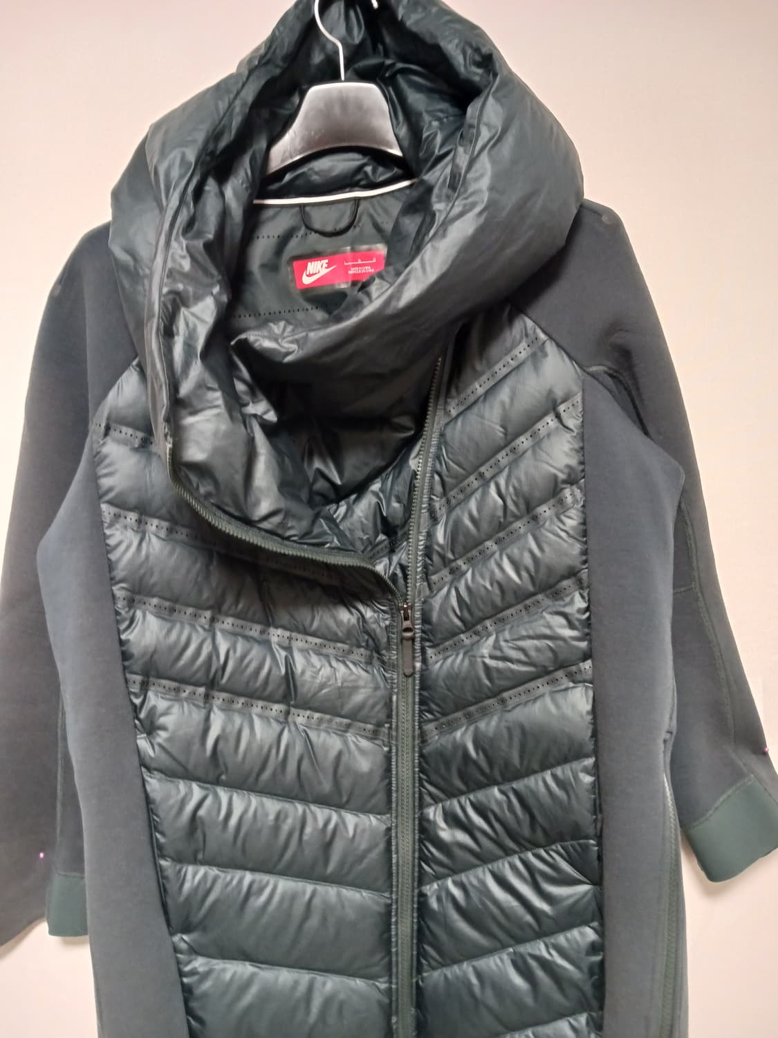 나이키 우먼스  테크 플리스 에어로 로프트 상품이미지2