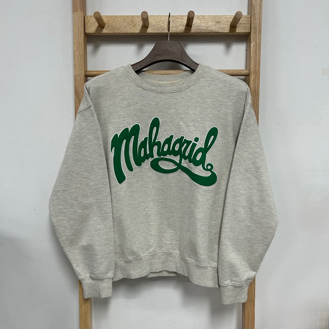 마하그리드 커브드 자수로고 맨투맨 그레이 상품이미지2