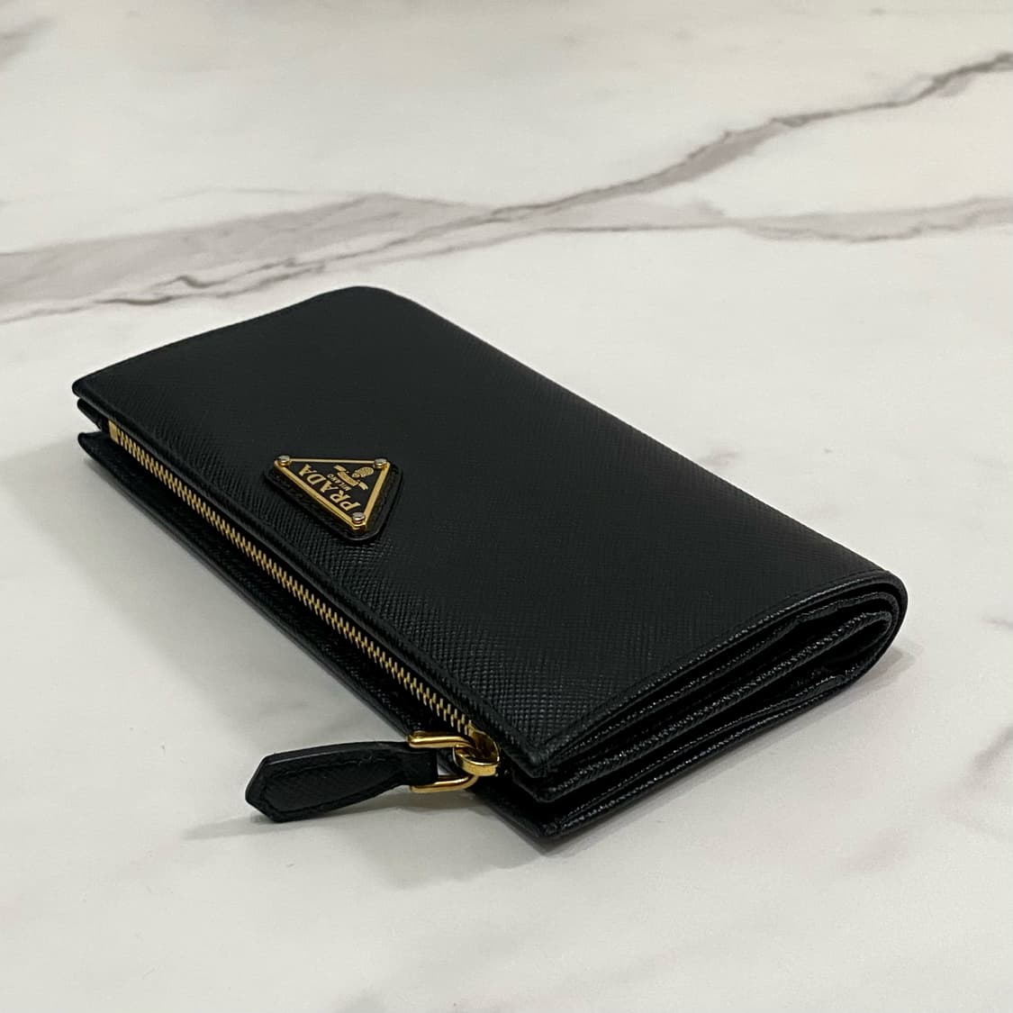 프라다 라지 사피아노 레더 삼각로고 월렛 지퍼 장지갑 1ML009 상품이미지2