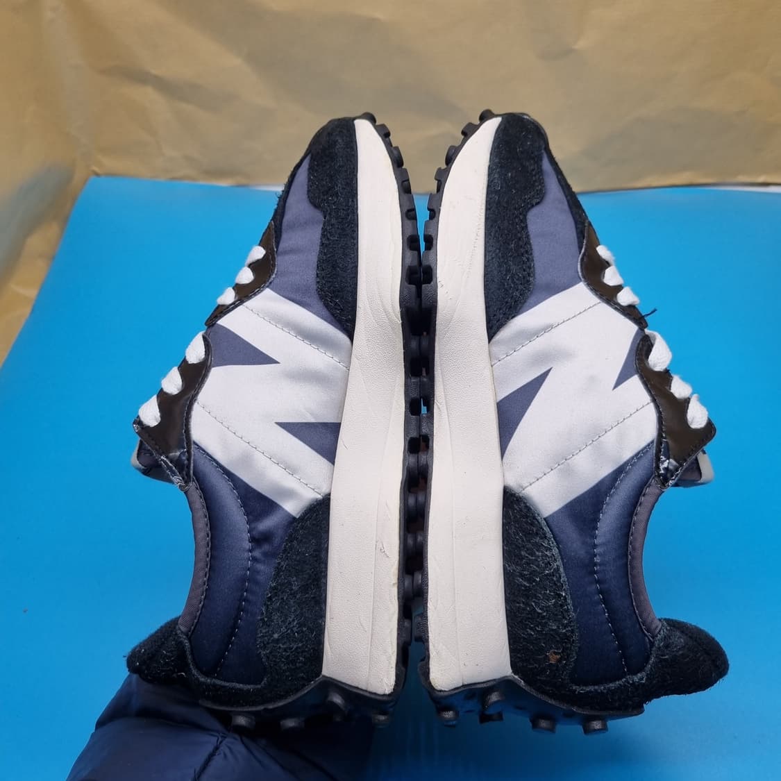 뉴발란스 327 블랙 여성운동화235. 상품이미지5