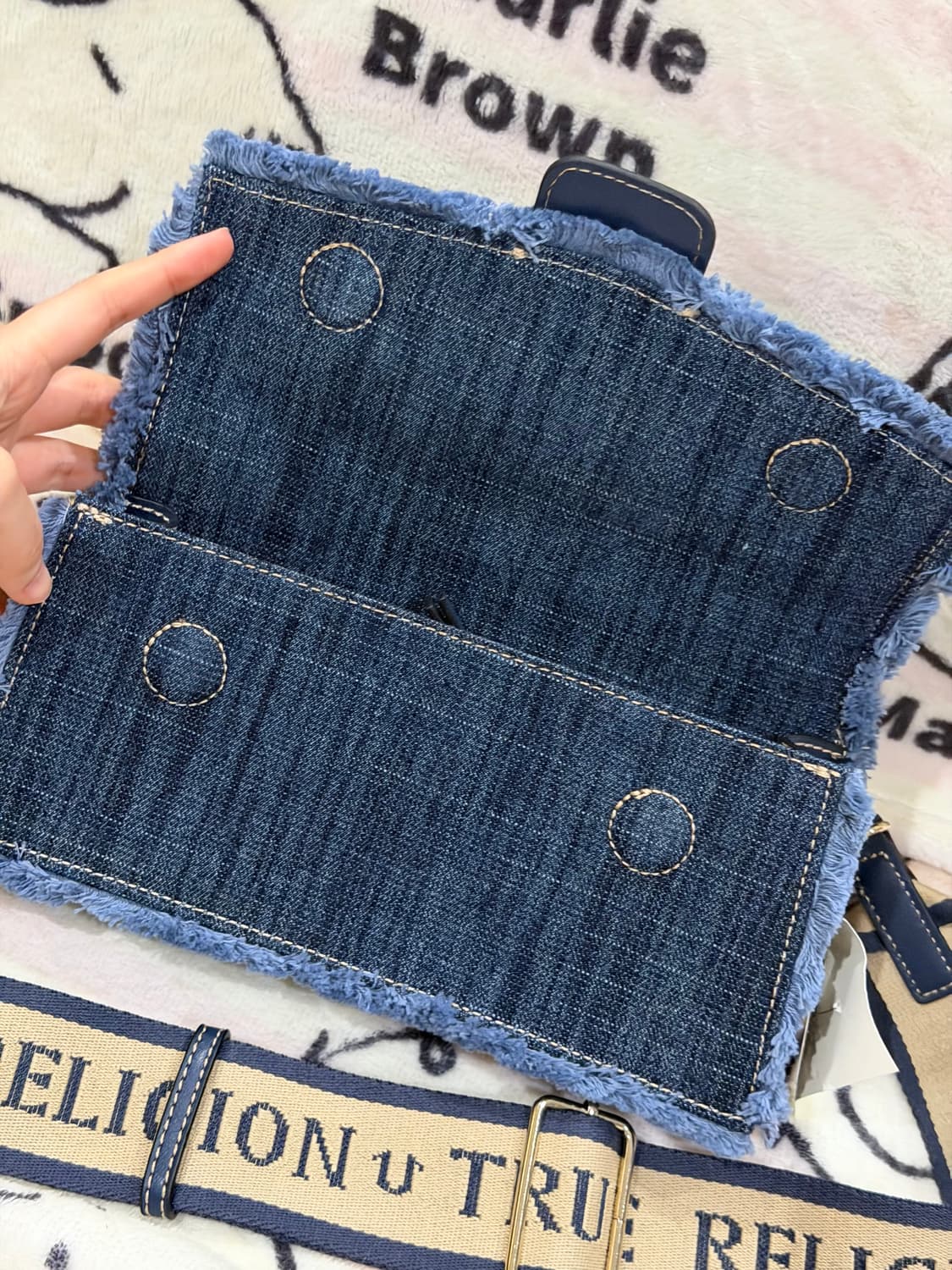 [신상✨프리뷰세일] 트루릴리젼 데님 크로스백 빈티지 y2k  상품이미지3