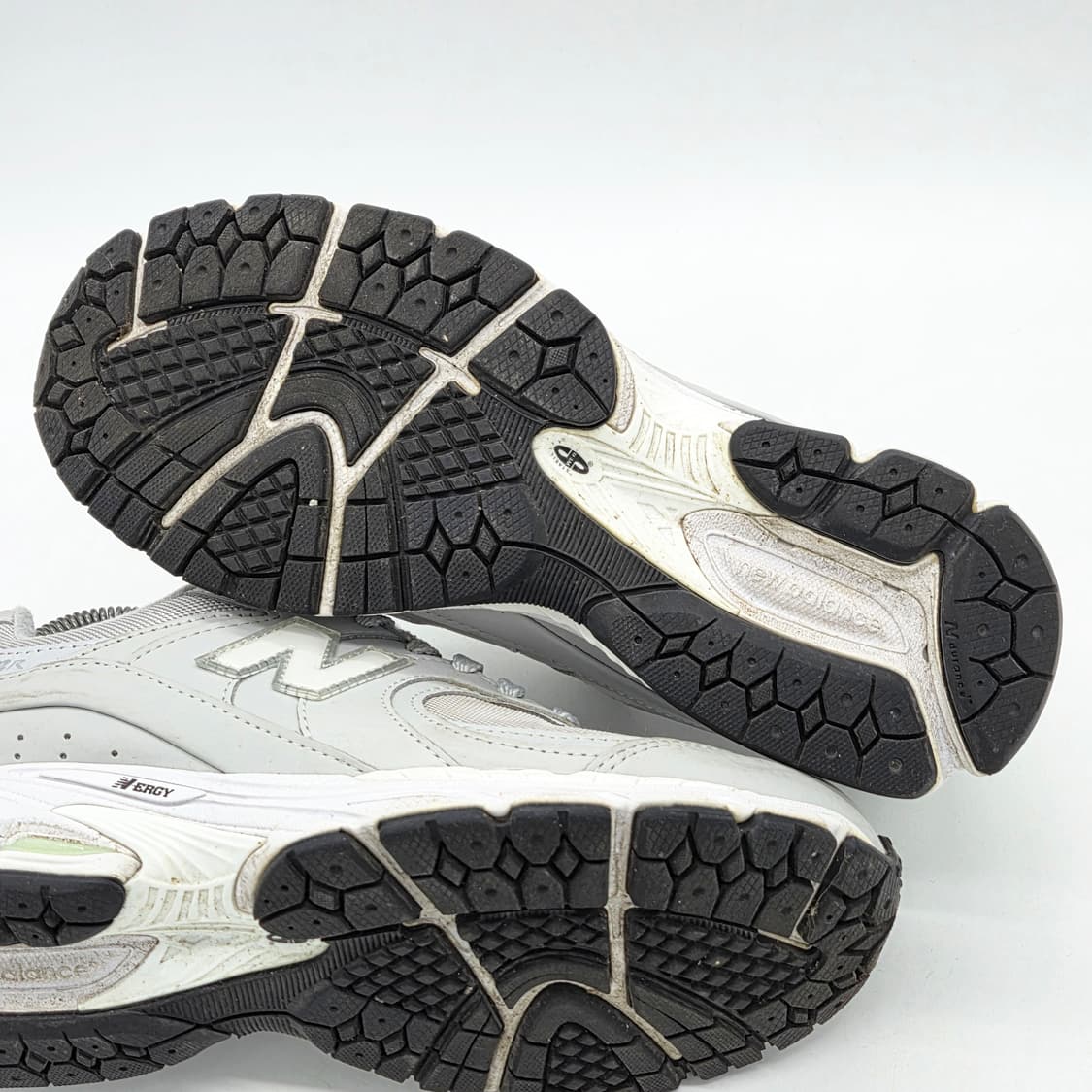  뉴발란스 2002R 그레이 화이트 (255 D)  상품이미지3