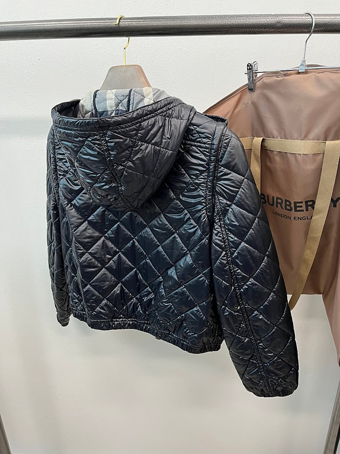 여) 버버리 숏 후드 퀼팅자켓  상품이미지7